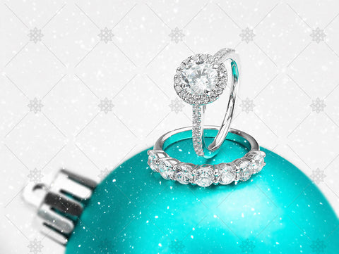 Winter Rings on Green Christmas Bauble - WC1001