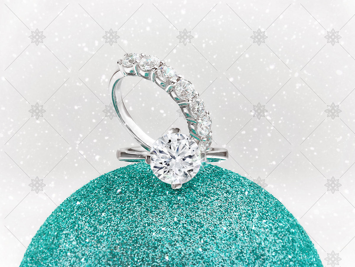 Christmas Rings on Green Christmas Bauble - WC1004