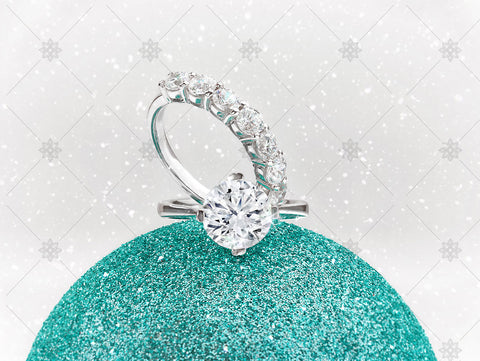 Christmas Rings on Green Christmas Bauble - WC1004