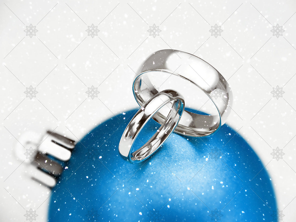 Winter Wedding Rings on Blue Christmas Bauble - WC1010
