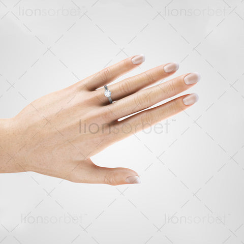 CJ031 Round Ring on a Hand